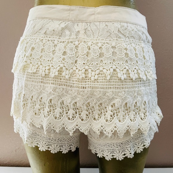 STELLA White Label Ivory FLORAL Tiered LACE SHORTS S - Picture 2 of 12